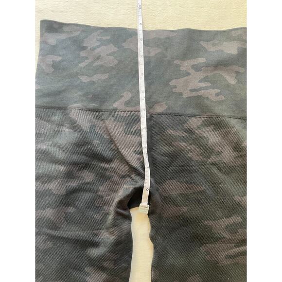 SPANX Look At Me Now Black Gray Camo Leggings Size Small - Picture 9 of 12